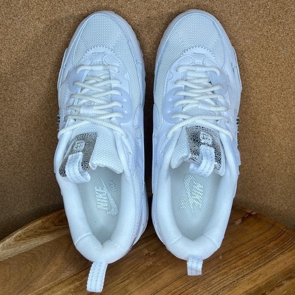 Nike
Air max 90 futura
Studded swoosh’
Brand new - Picture 4 of 12